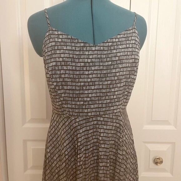 Old Navy Casual Lightweight Smocked Pleated Unlined Printed Fit & Flare Dress - Picture 3 of 13